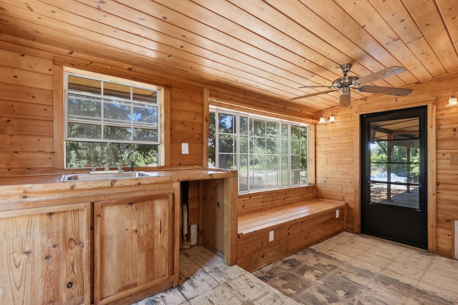 4050 Burnett Road Lincoln, CA 95648 - Photo 21 of 68 Enclosed Porch Mudroom with sink
