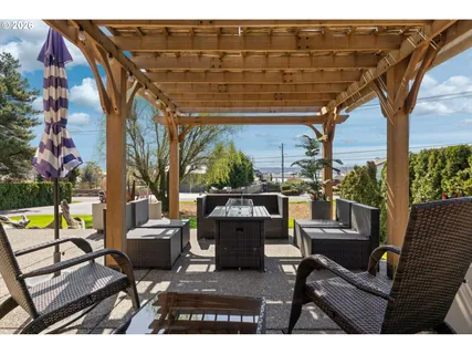 $1,750,000 | 8008 Southeast Evergreen Highway, Vancouver, WA 98664