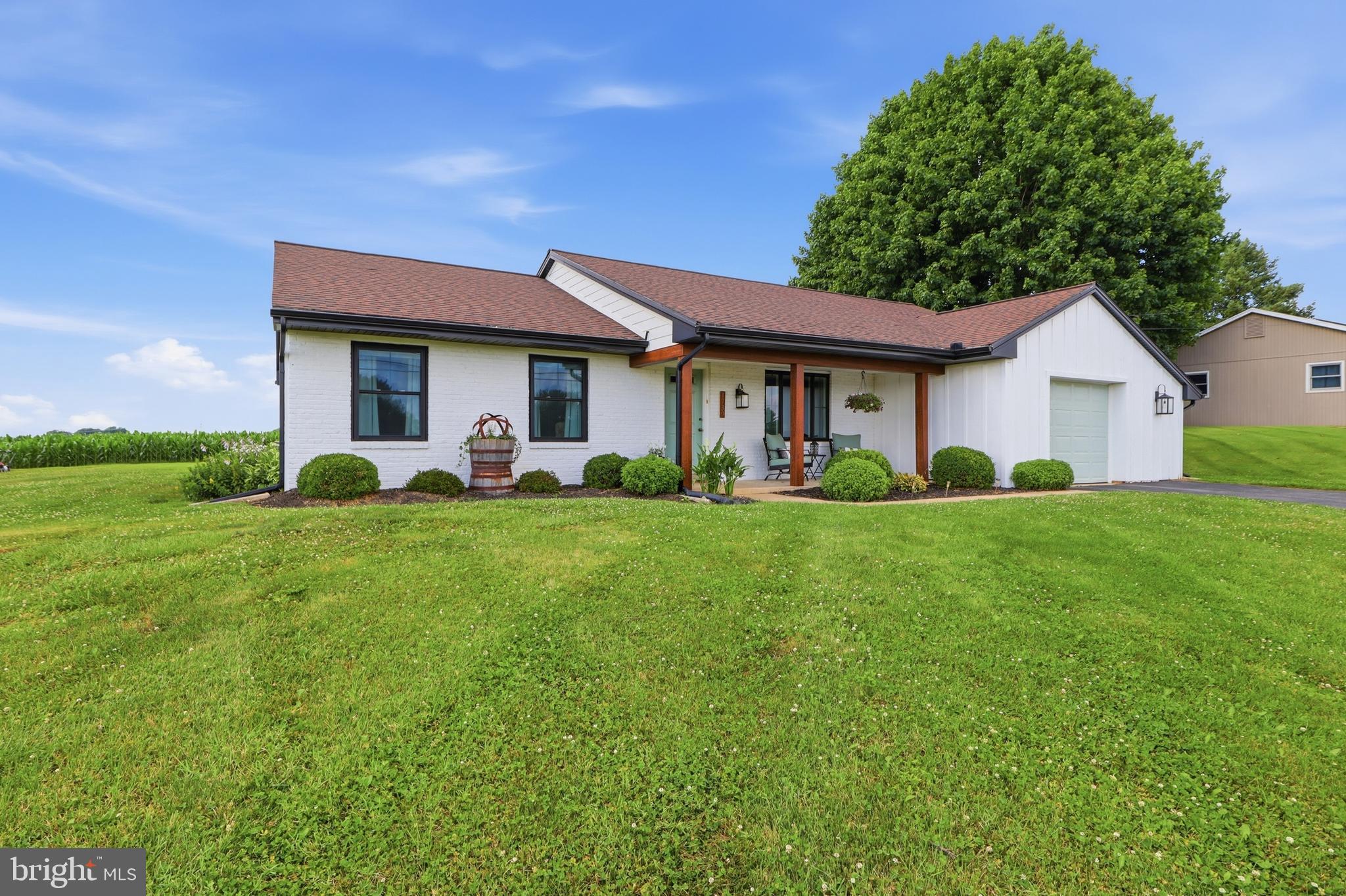 1739 Pioneer Road Lancaster, PA 17602 - Photo 3 of 55