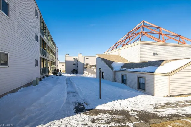 $209,900 | 301 Pinnacle Inn Road, Unit 2101, Beech Mountain, NC 28604