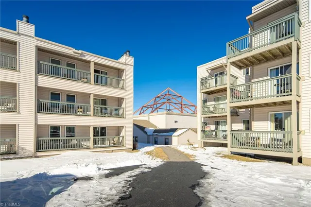 $209,900 | 301 Pinnacle Inn Road, Unit 2101, Beech Mountain, NC 28604