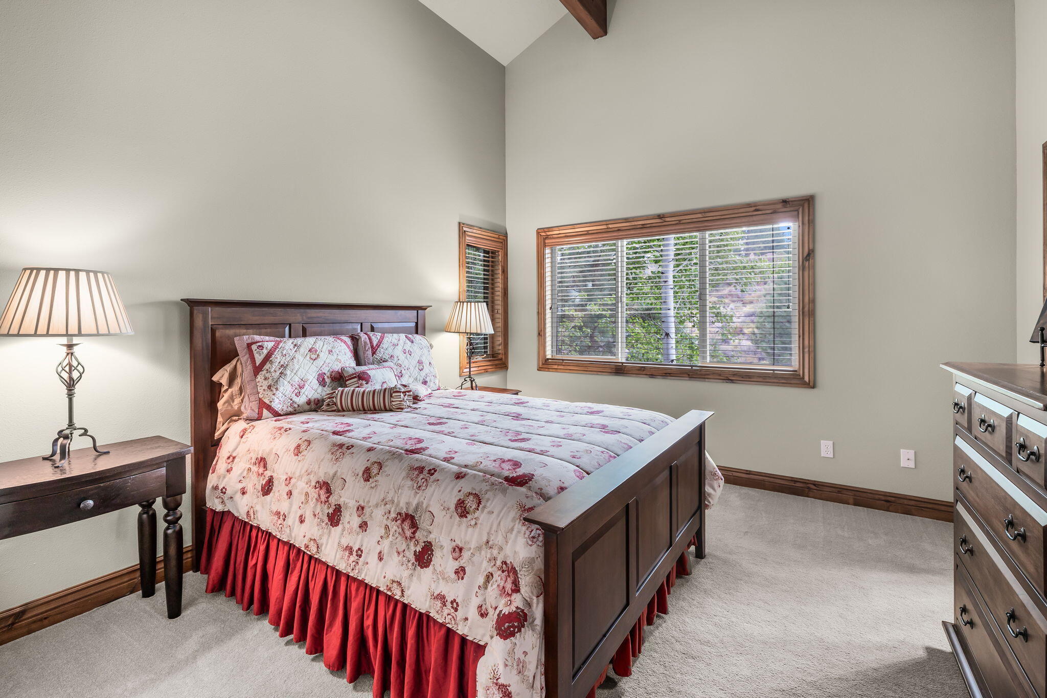19503 Painted Ridge Loop Bend, OR 97702 - Photo 31 of 46 Full en'suite guest bedroom