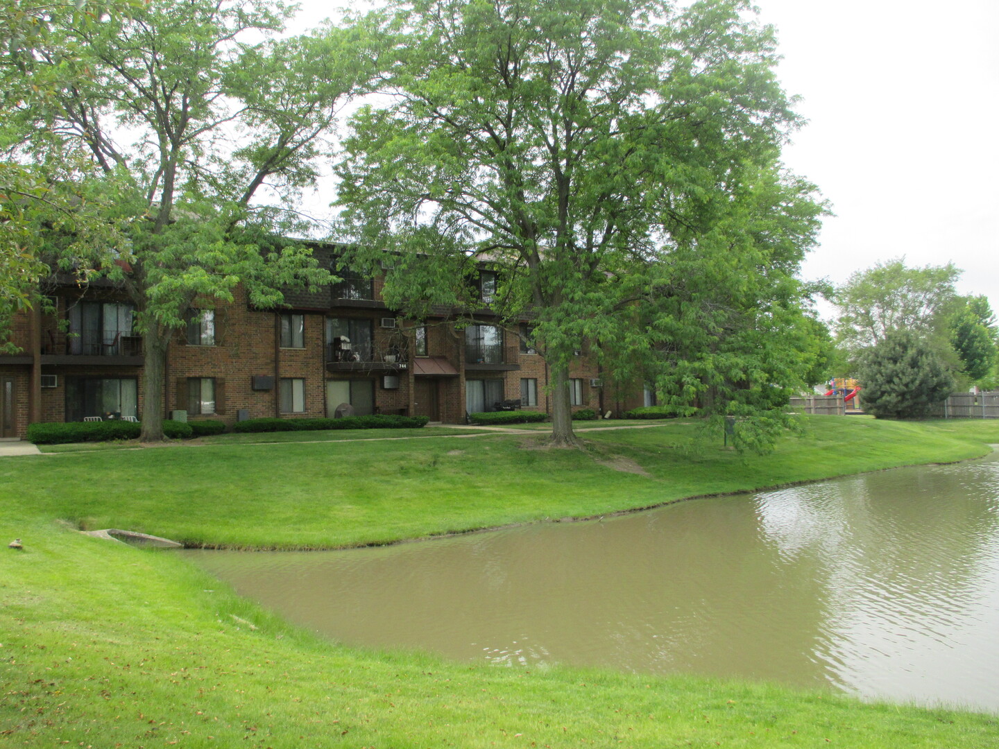 744 Briar Hill Lane, Unit 4 Addison, IL 60101 - Photo 2 of 22