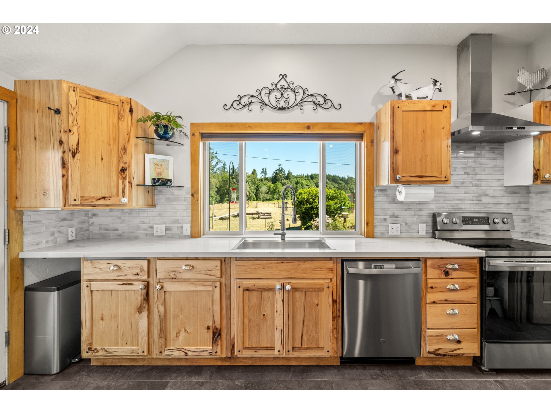 34858 South Dickey Prairie Road Molalla, OR 97038 - Photo 12 of 48 Gallery Image 12