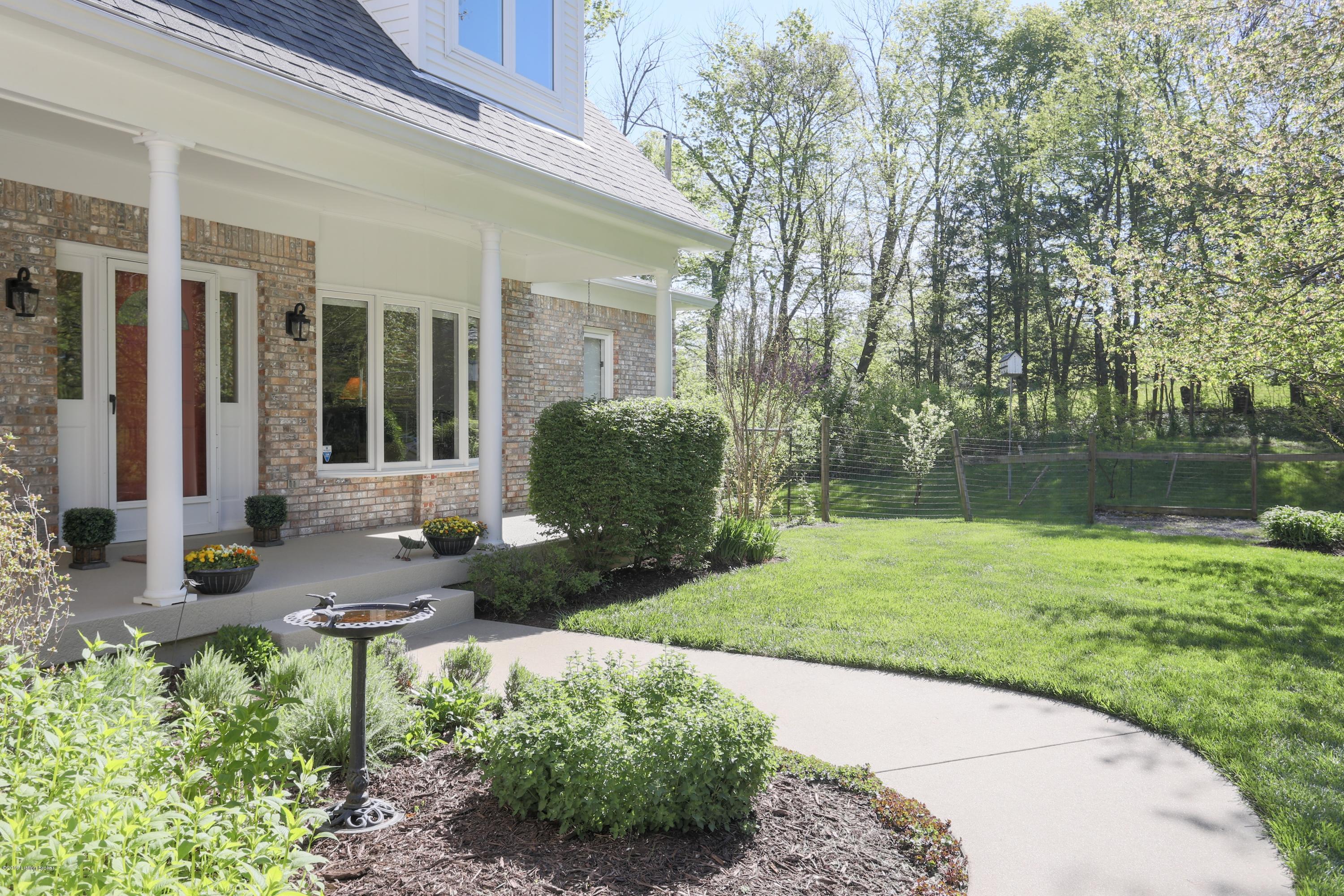 7401 Old Heady Road Louisville, KY 40299 - Photo 45 of 56 Front and side yard