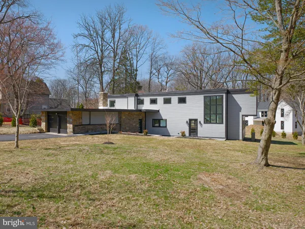 a front view of house with yard