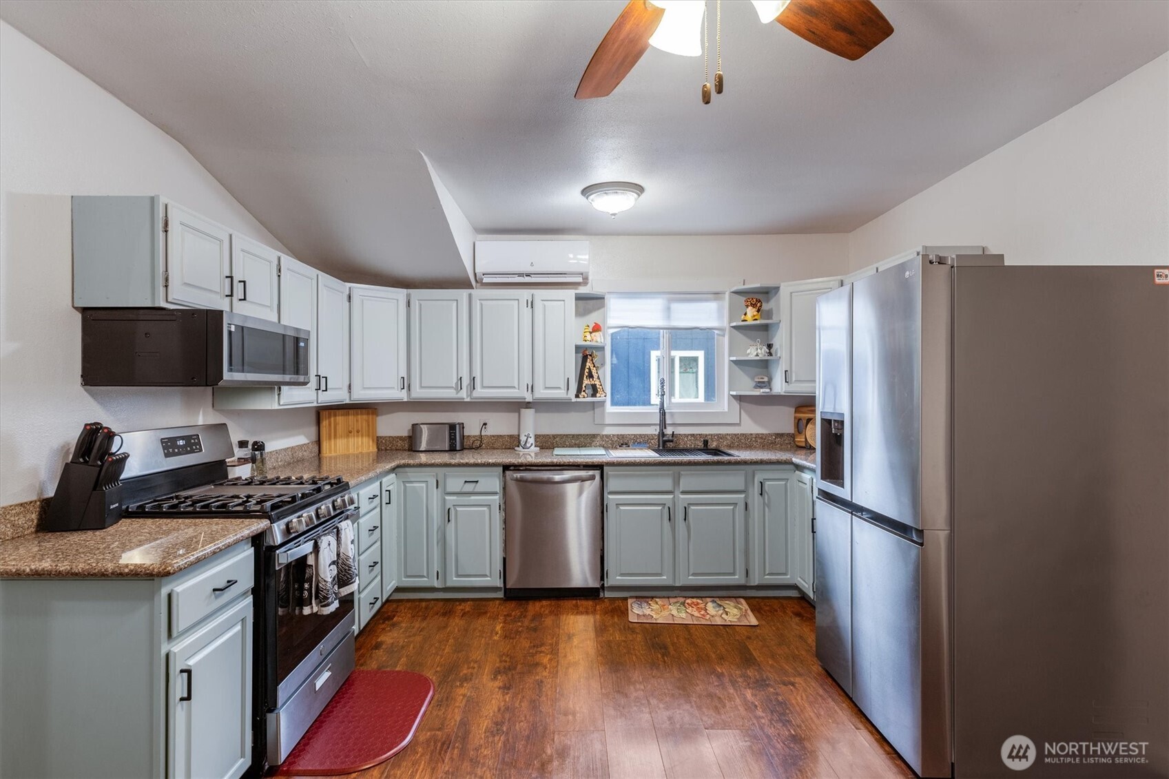 803 Elizabeth Street Kelso, WA 98626 - Photo 8 of 38