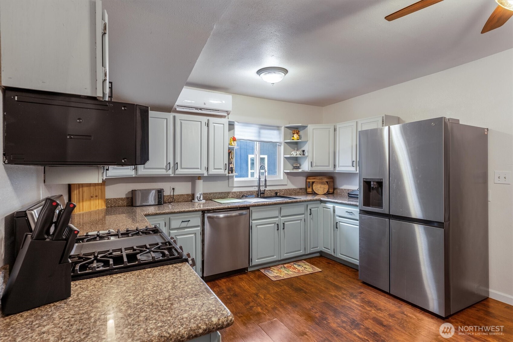 803 Elizabeth Street Kelso, WA 98626 - Photo 9 of 38