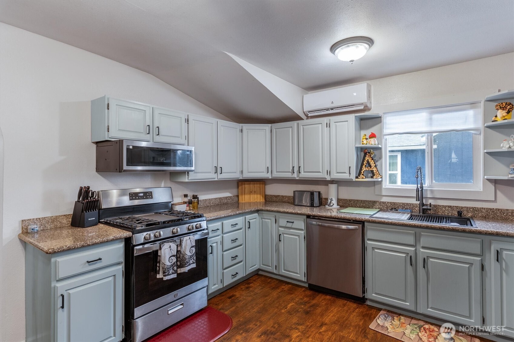 803 Elizabeth Street Kelso, WA 98626 - Photo 10 of 38