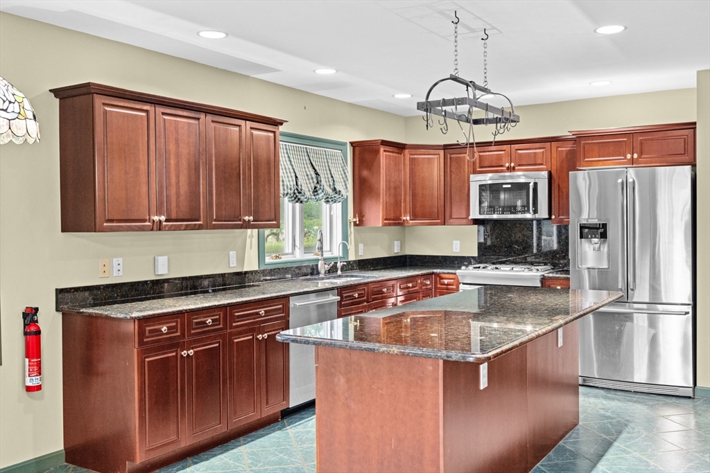 29 Long Hill Road Georgetown, MA 01833 - Photo 11 of 41 Gallery Image 11