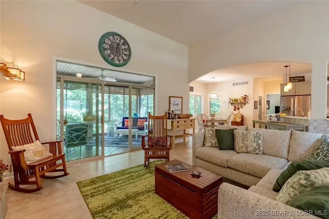 $650,000 | 84 Beacon Hill Drive, Lake Ozark, MO 65049