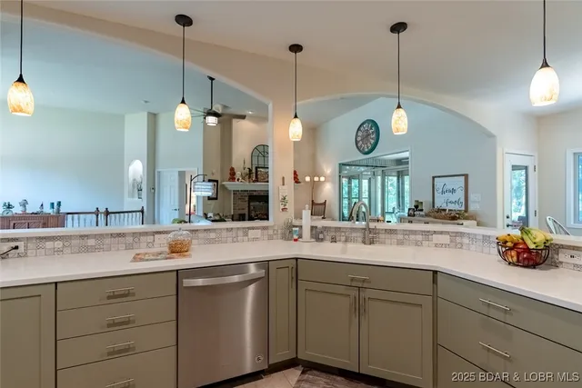 $650,000 | 84 Beacon Hill Drive, Lake Ozark, MO 65049