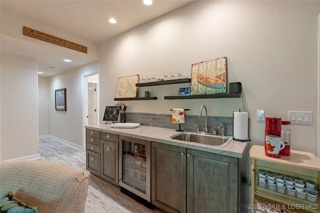 $650,000 | 84 Beacon Hill Drive, Lake Ozark, MO 65049