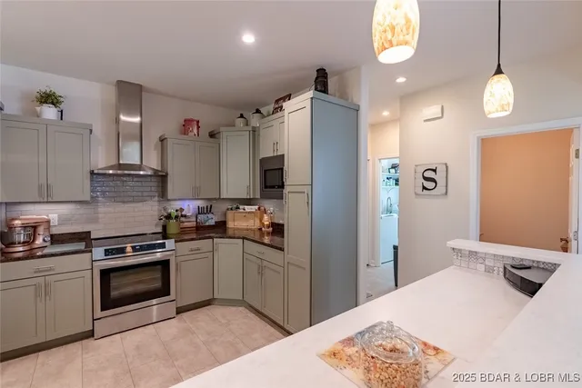 $650,000 | 84 Beacon Hill Drive, Lake Ozark, MO 65049