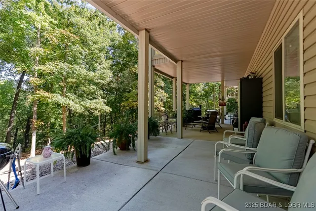 $650,000 | 84 Beacon Hill Drive, Lake Ozark, MO 65049