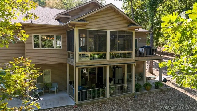$650,000 | 84 Beacon Hill Drive, Lake Ozark, MO 65049