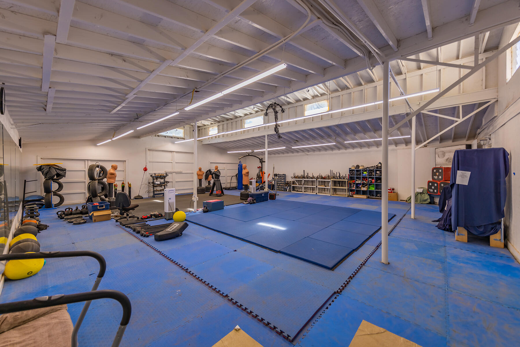 10480 Creek Road Oak View, CA 93022 - Photo 46 of 52 a view of a studio with gym equipment