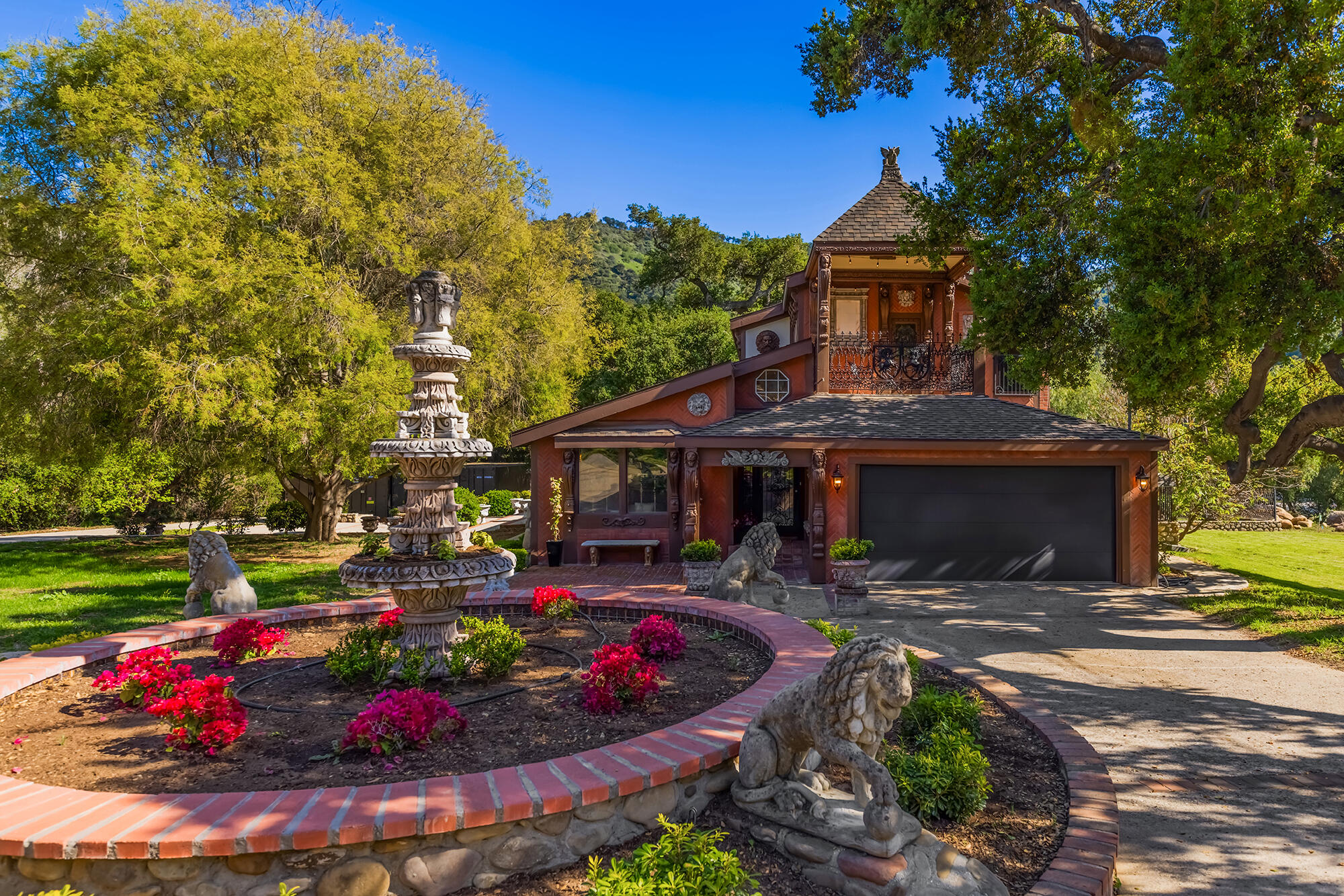 10480 Creek Road Oak View, CA 93022 - Photo 7 of 52 a view of a chairs and tables in the patio