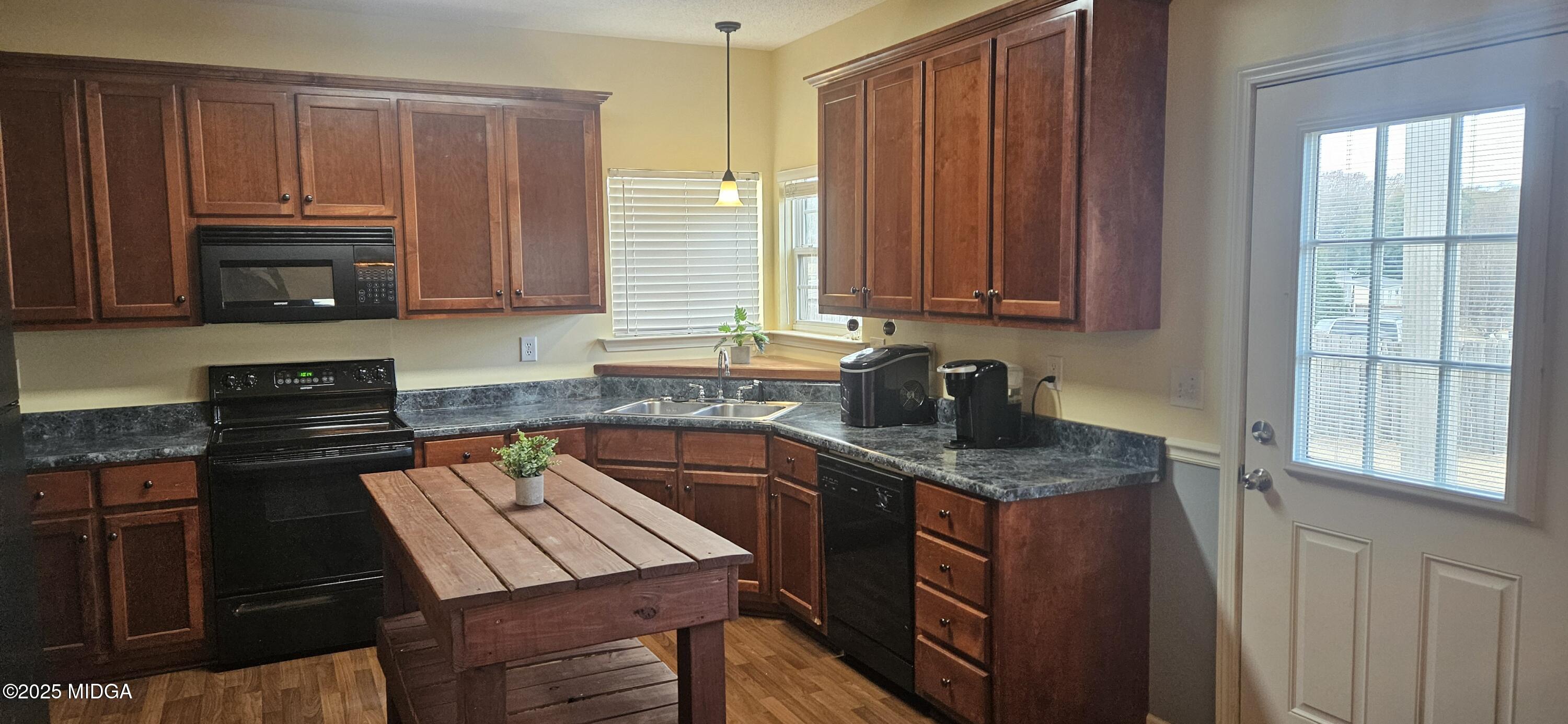 313 Longhorn Trail Perry, GA 31069 - Photo 4 of 18 20251223_101544