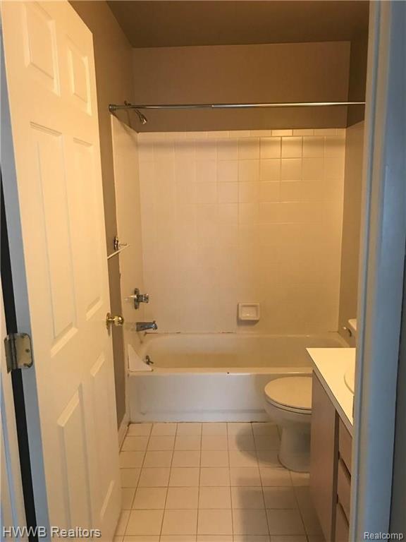 22126 Cape Cod Way, Unit 20 Farmington Hills, MI 48336 - Photo 9 of 10