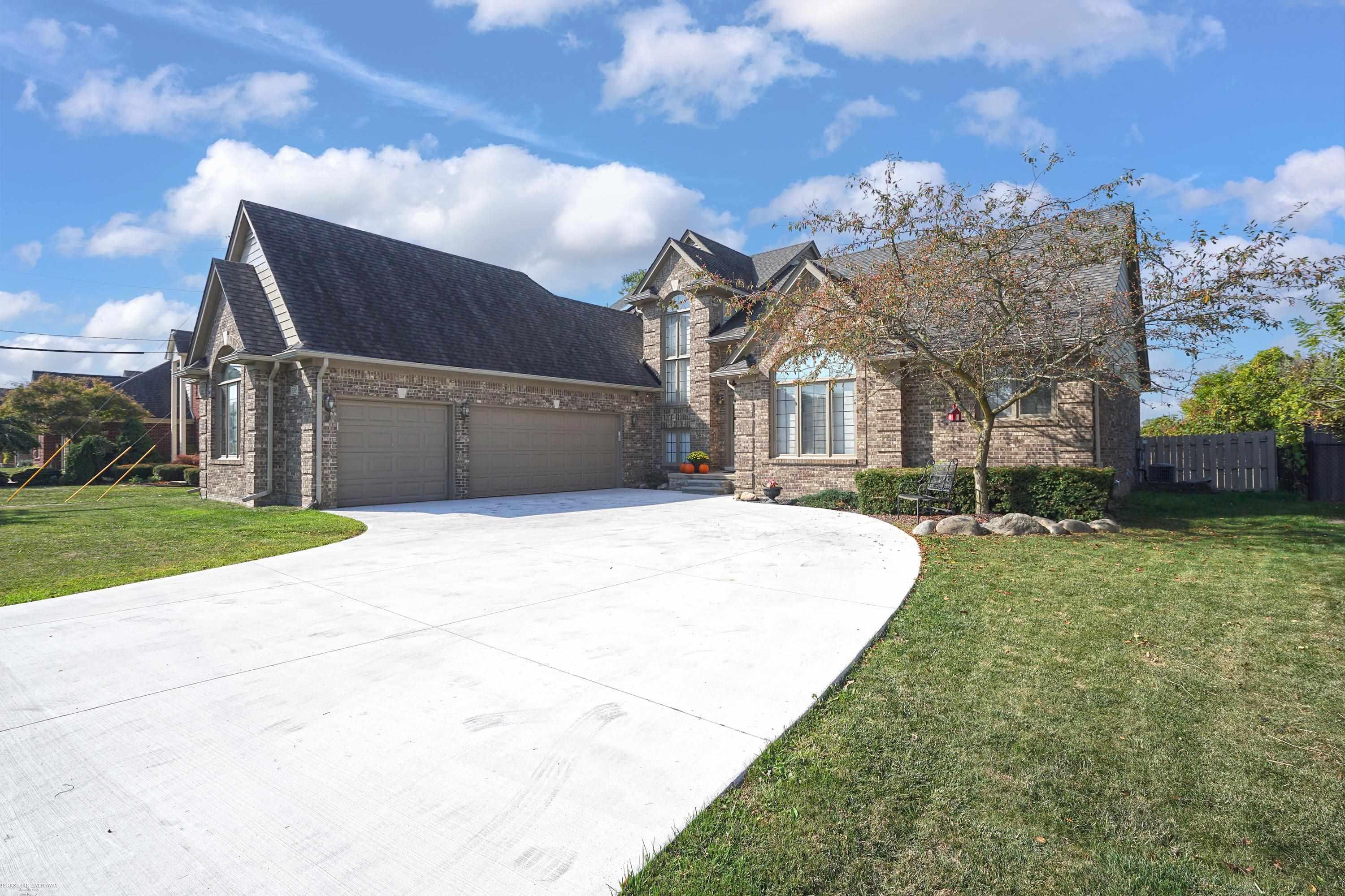 51385 Baker Road New Baltimore, MI 48047 - Photo 2 of 41 50205934-02FBD673-741D-44E2-9730-E998AF3CFD61.JPG