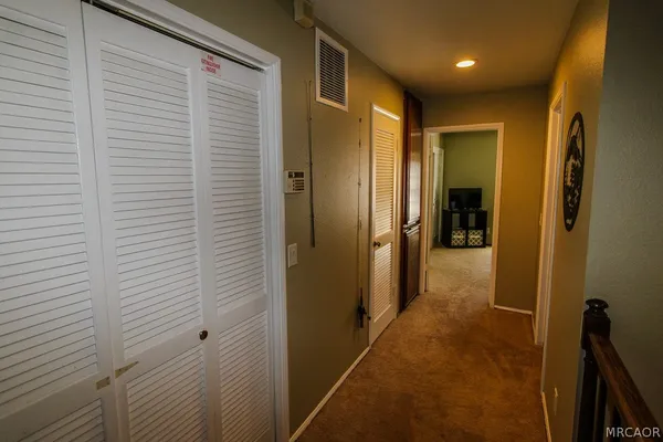 $2,000 | 569 Summit Boulevard, Unit 8, Big Bear Lake, CA 92315