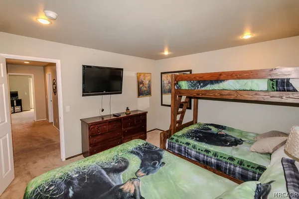 $2,000 | 569 Summit Boulevard, Unit 8, Big Bear Lake, CA 92315