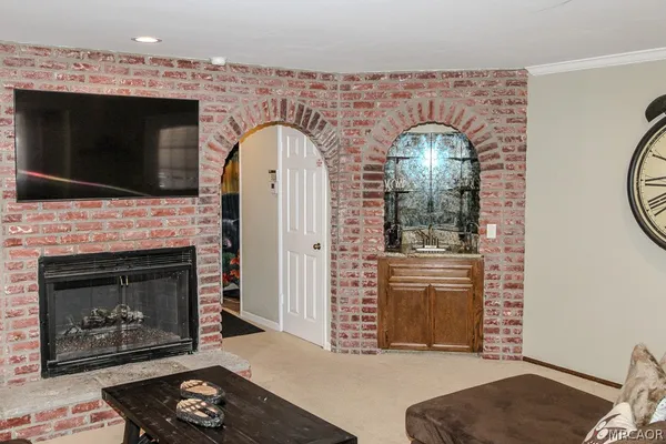 $2,000 | 569 Summit Boulevard, Unit 8, Big Bear Lake, CA 92315