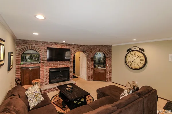 $2,000 | 569 Summit Boulevard, Unit 8, Big Bear Lake, CA 92315