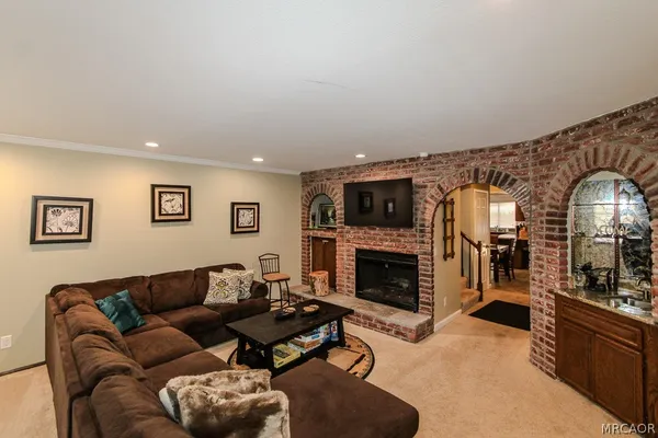 $2,000 | 569 Summit Boulevard, Unit 8, Big Bear Lake, CA 92315