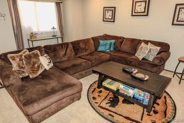 $2,000 | 569 Summit Boulevard, Unit 8, Big Bear Lake, CA 92315