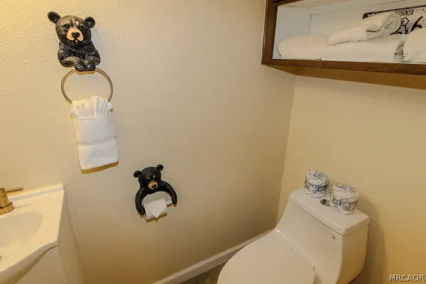 $2,000 | 569 Summit Boulevard, Unit 8, Big Bear Lake, CA 92315