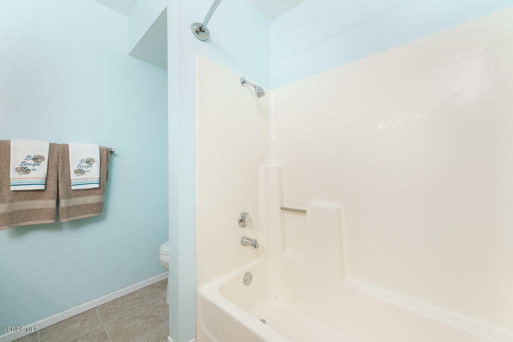 1730 Sinaloa Road, Unit 312 Simi Valley, CA 93065 - Photo 11 of 24 a bathroom with a bathtub