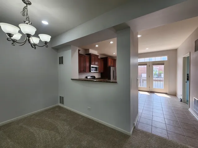 $3,490 | 208 West Hyde Street, Arlington Heights, IL 60005