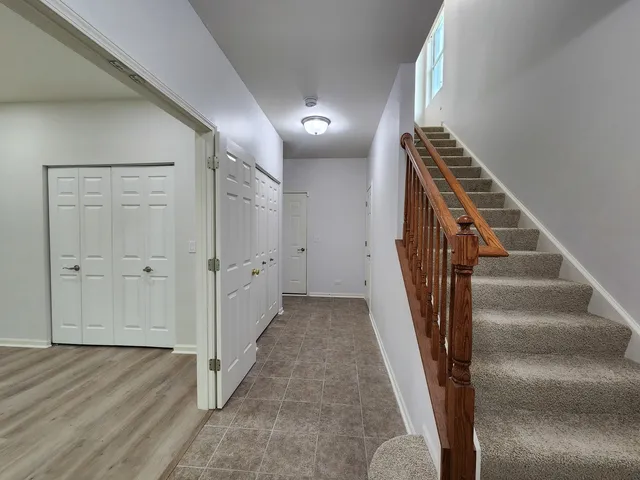 $3,490 | 208 West Hyde Street, Arlington Heights, IL 60005