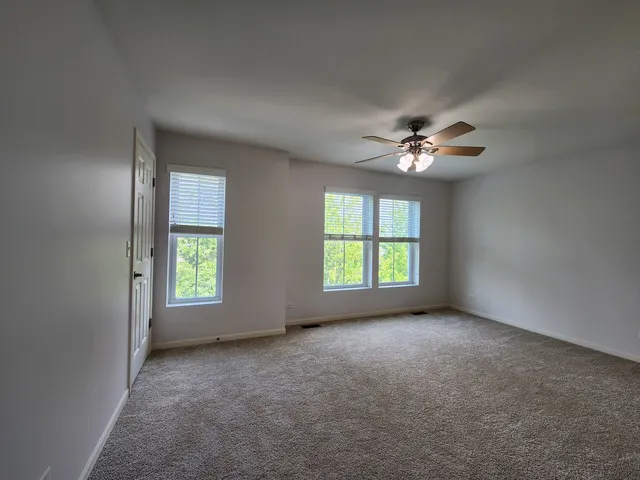 $3,490 | 208 West Hyde Street, Arlington Heights, IL 60005