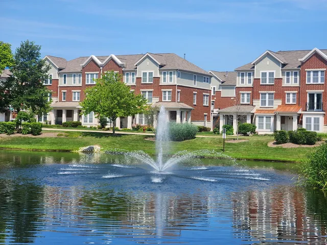 $3,490 | 208 West Hyde Street, Arlington Heights, IL 60005