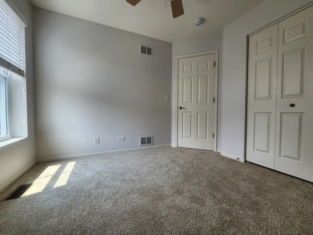 $3,490 | 208 West Hyde Street, Arlington Heights, IL 60005