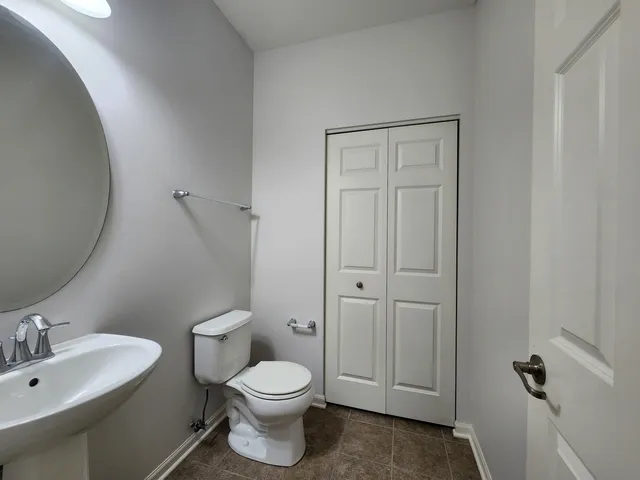 $3,490 | 208 West Hyde Street, Arlington Heights, IL 60005