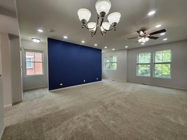 $3,490 | 208 West Hyde Street, Arlington Heights, IL 60005