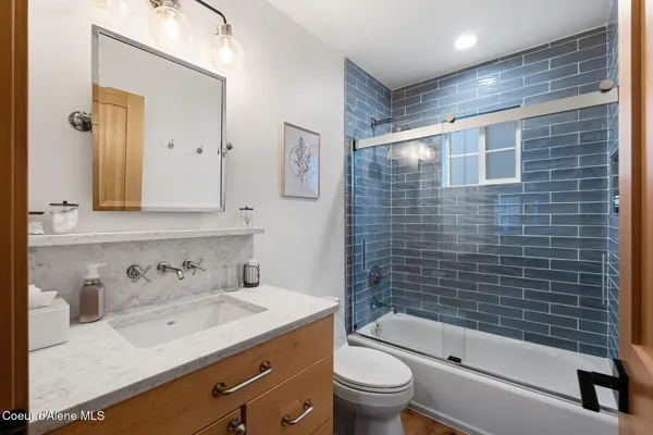 $649,000 | 20 Hitchcock Drive, Dover, ID 83825