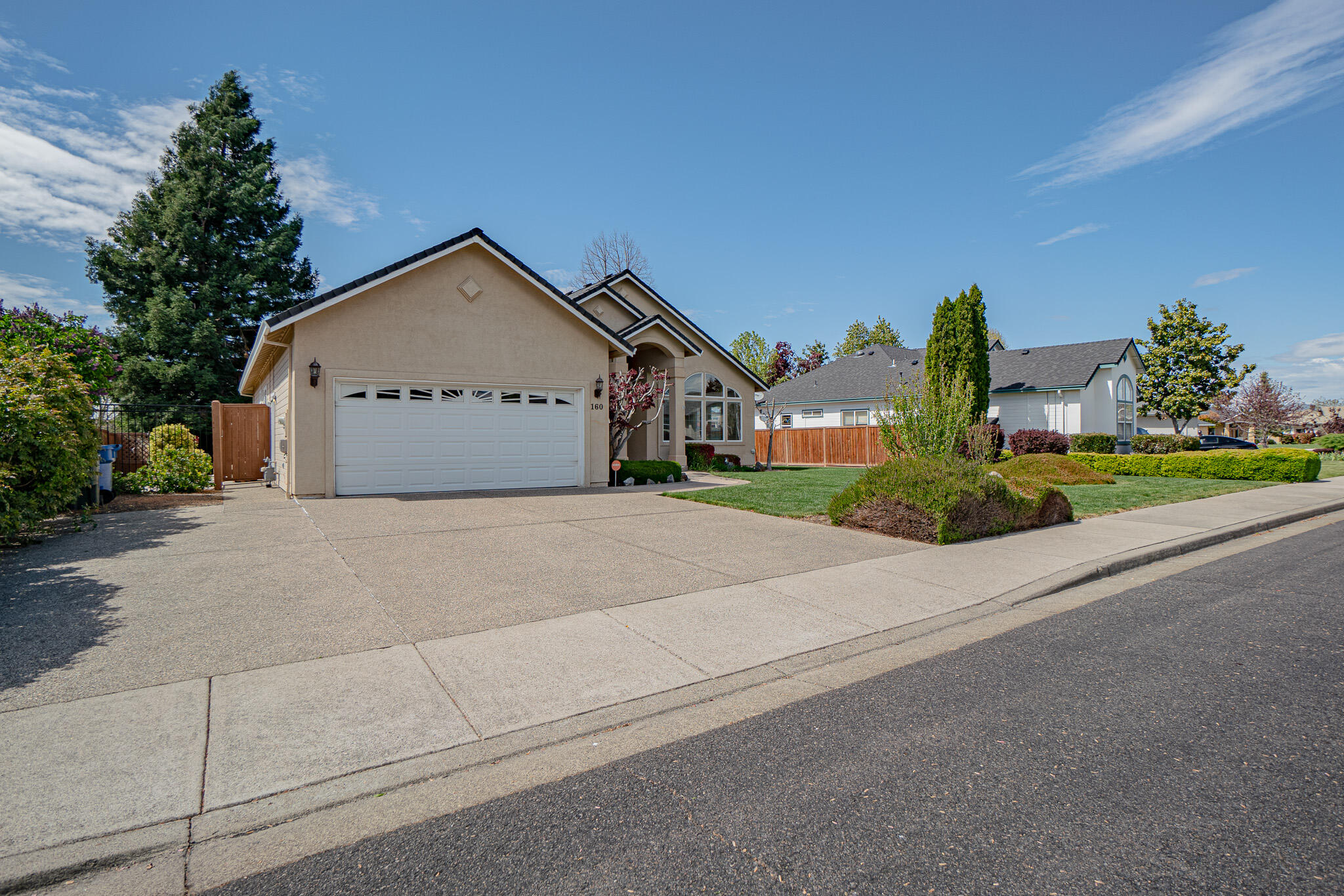 160 Keystone Way Eagle Point, OR 97524 - Photo 3 of 39