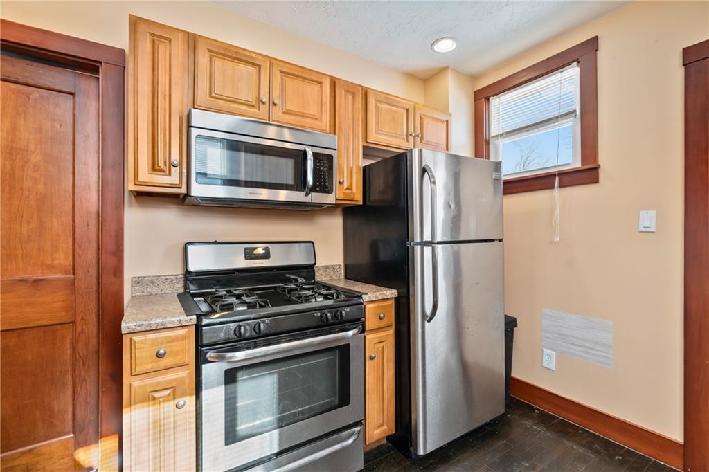 3409 Brownsville Road Pittsburgh, PA 15227 - Photo 14 of 35 Gas stove. What more do you need?