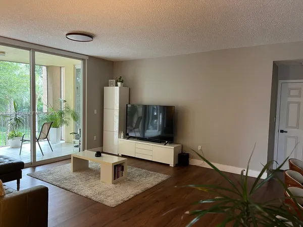 $4,000 | 9755 Northwest 52nd Street, Unit 216, Doral, FL 33178