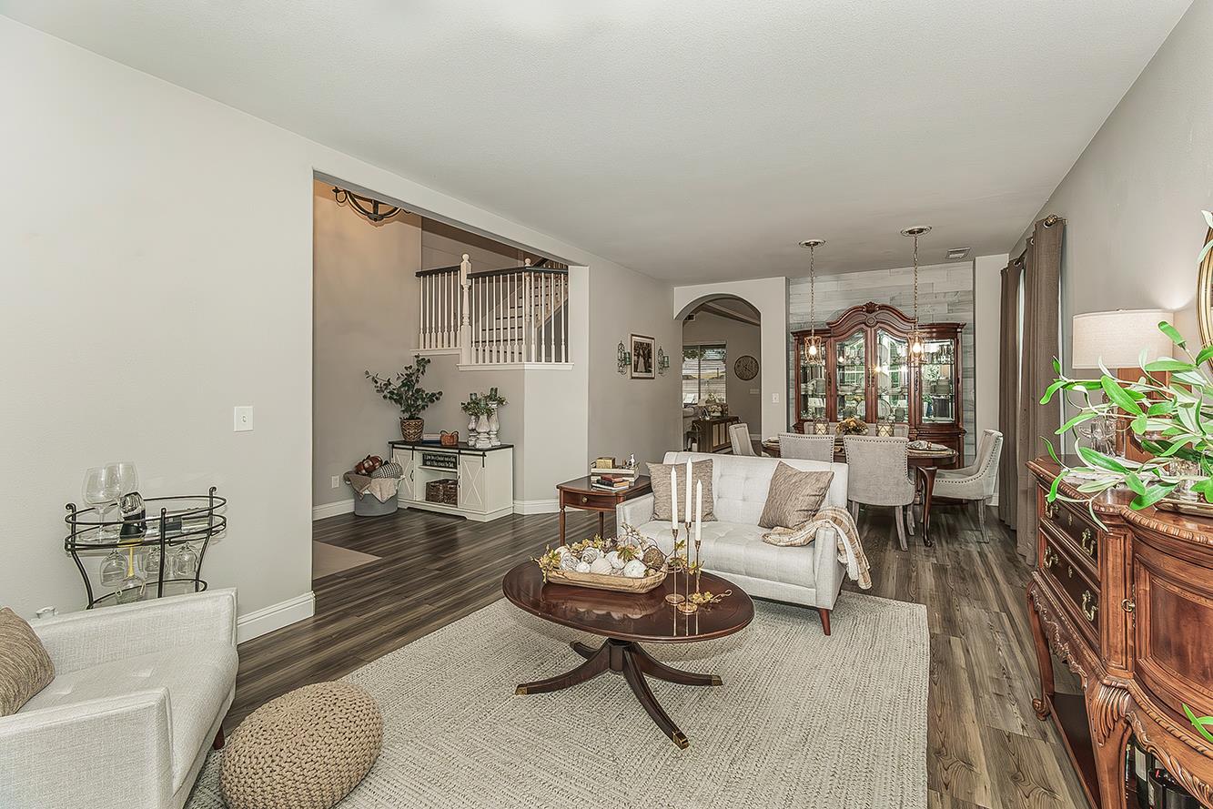 1175 Applegate Avenue Clovis, CA 93611 - Photo 17 of 65 a living room with furniture and a large window