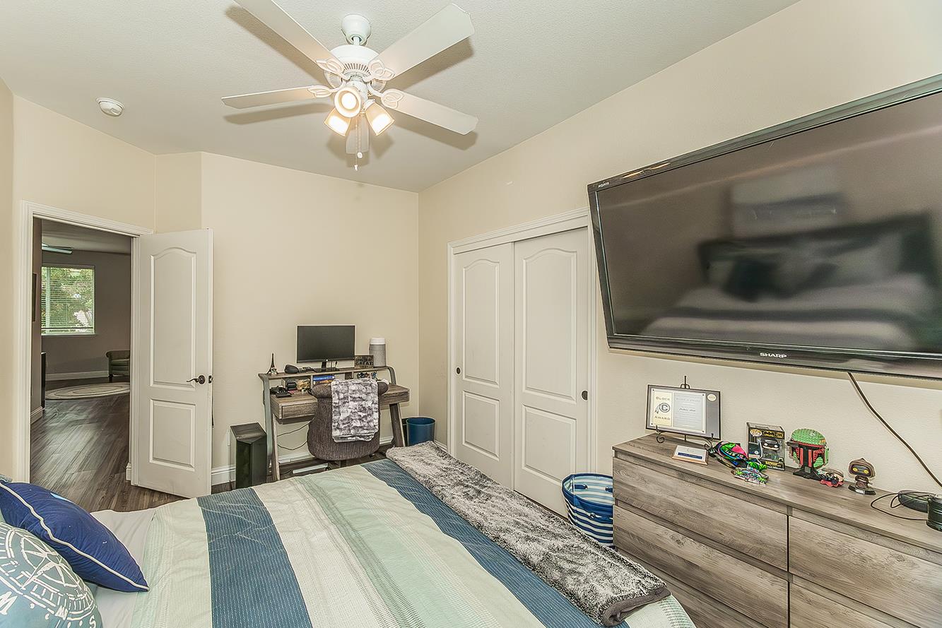 1175 Applegate Avenue Clovis, CA 93611 - Photo 28 of 65 a living room with furniture and a flat screen tv