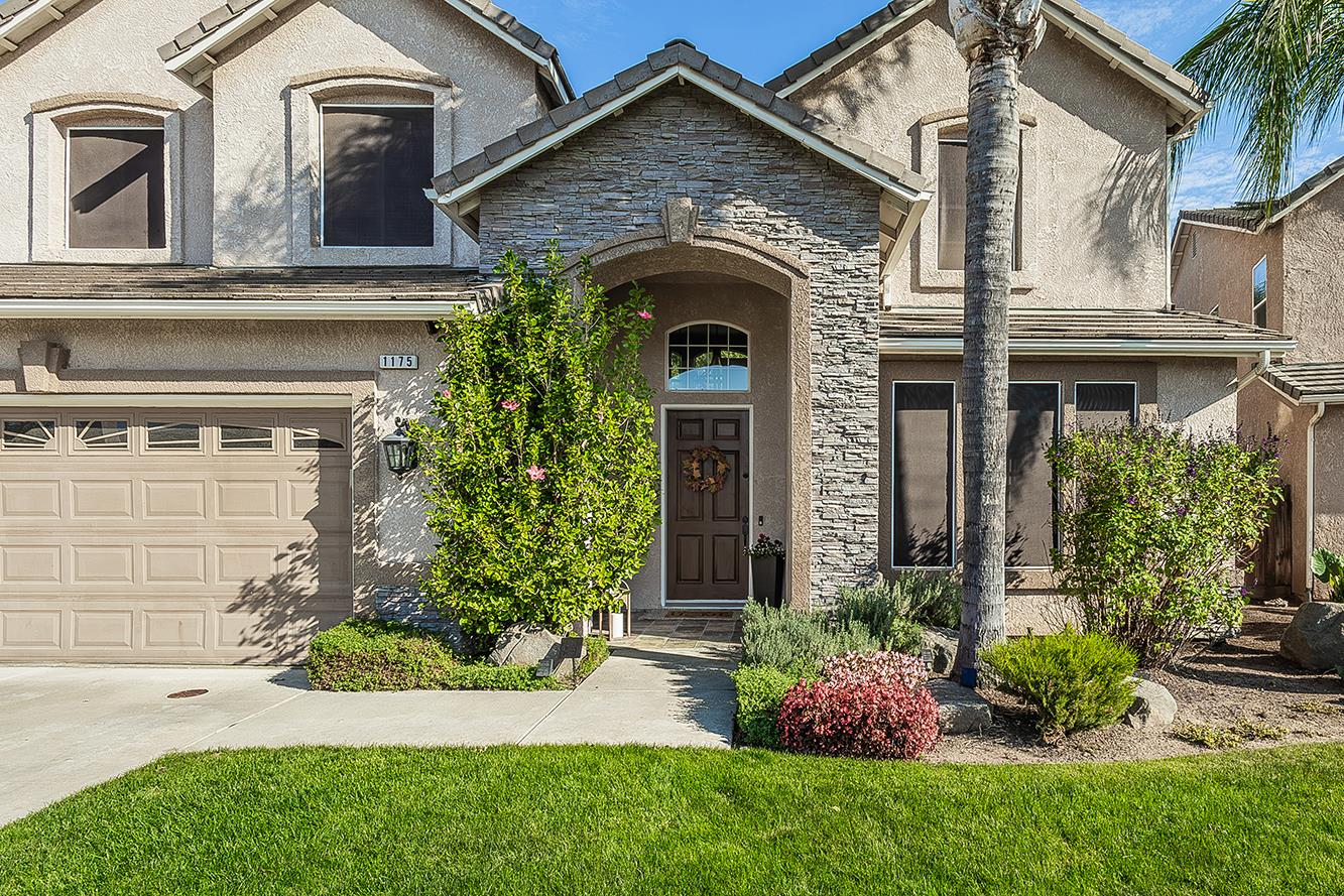 1175 Applegate Avenue Clovis, CA 93611 - Photo 61 of 65 front view of a house with potted plants