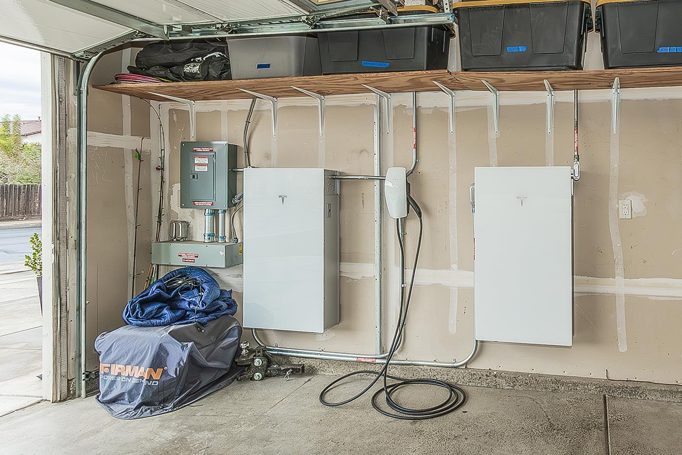 1175 Applegate Avenue Clovis, CA 93611 - Photo 64 of 65 a view of a room with gym equipment