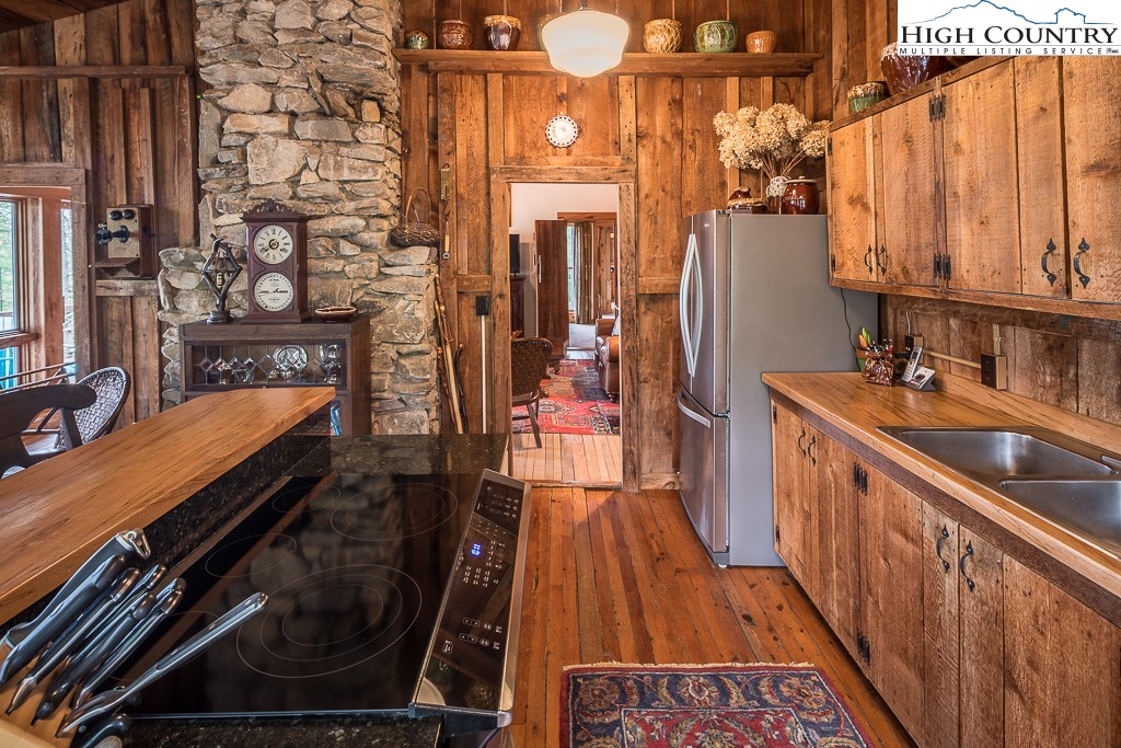 160 Azalea Hill Boone, NC 28607 - Photo 8 of 48 Gallery Image 8