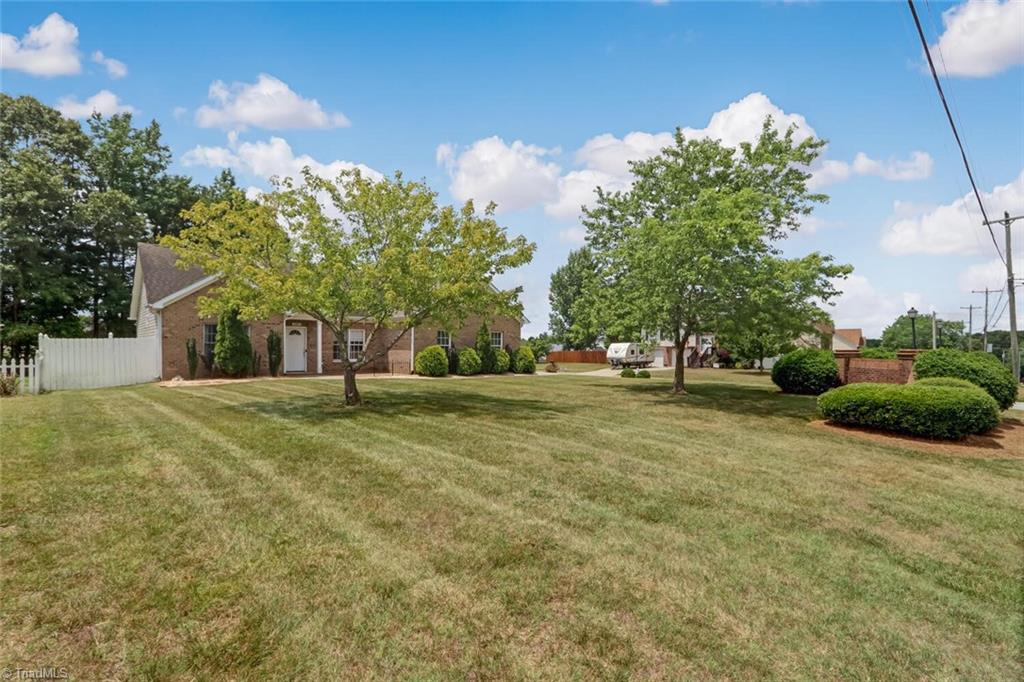 2468 Willard Road High Point, NC 27265 - Photo 4 of 25